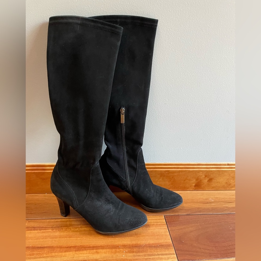 Aquatalia Rhumba weather proof stretch suede boot, size 6.5